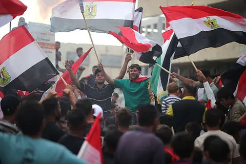 الفرحة تجتاح المحافظات.. جماهير مصر تواصل دعمها للفراعنة بعد مباراة إيران (فيديو)